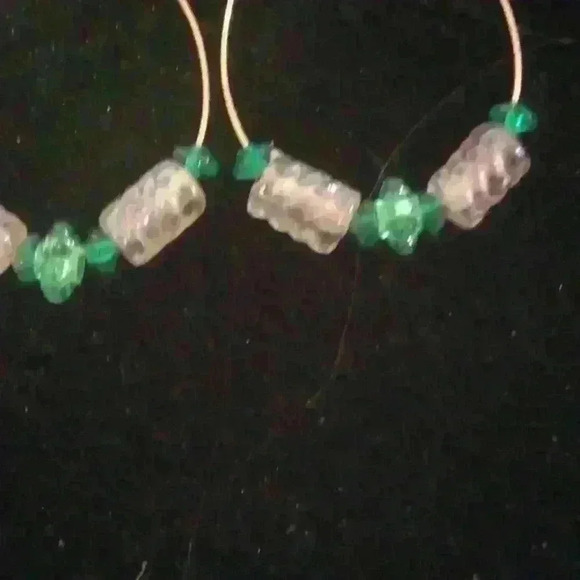 ❤️ Handmade Hoop Green/White Beaded Earrings - Picture 4 of 5